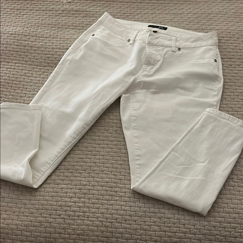 Women’s cropped white denim. Size 4